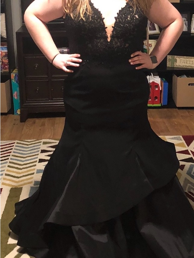 Faviana Black Lace V-Plunge Mermaid Gown